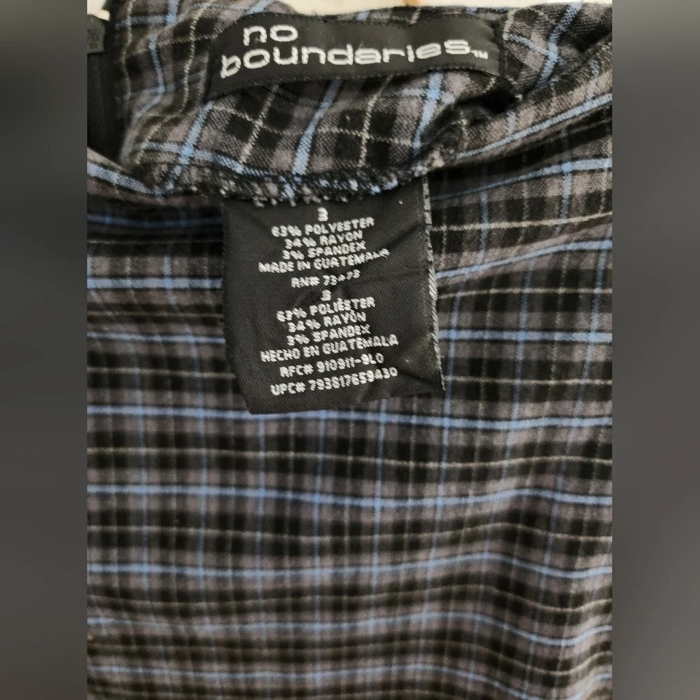 No boundaries Size 3 plaid Black & Blue patterned skirt